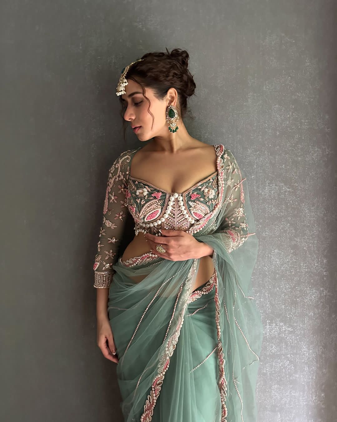 Women's Latest Designer Fancy Sarees with Beautiful Motiwork Blouse Piece