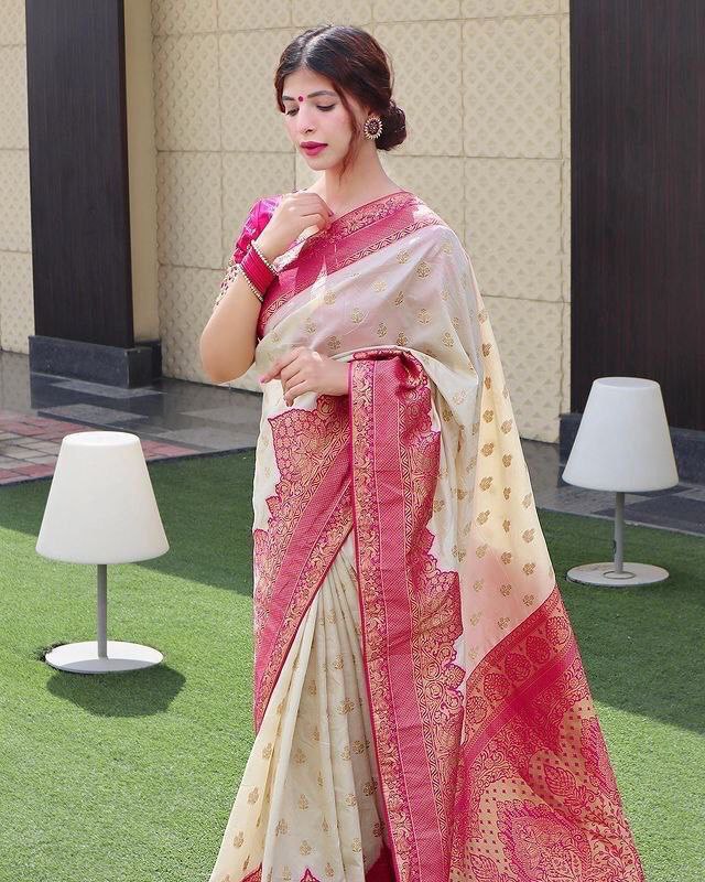 Women's Exclusive Banarasi Silk Sarees with Blouse Piece